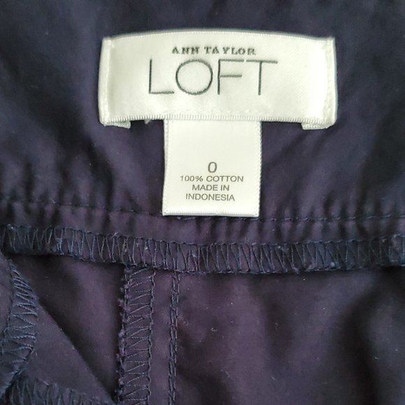 Ann Taylor Loft Regular to High-Rise Shorts | Like New | Size 0 | Navy Blue - Picture 8 of 9